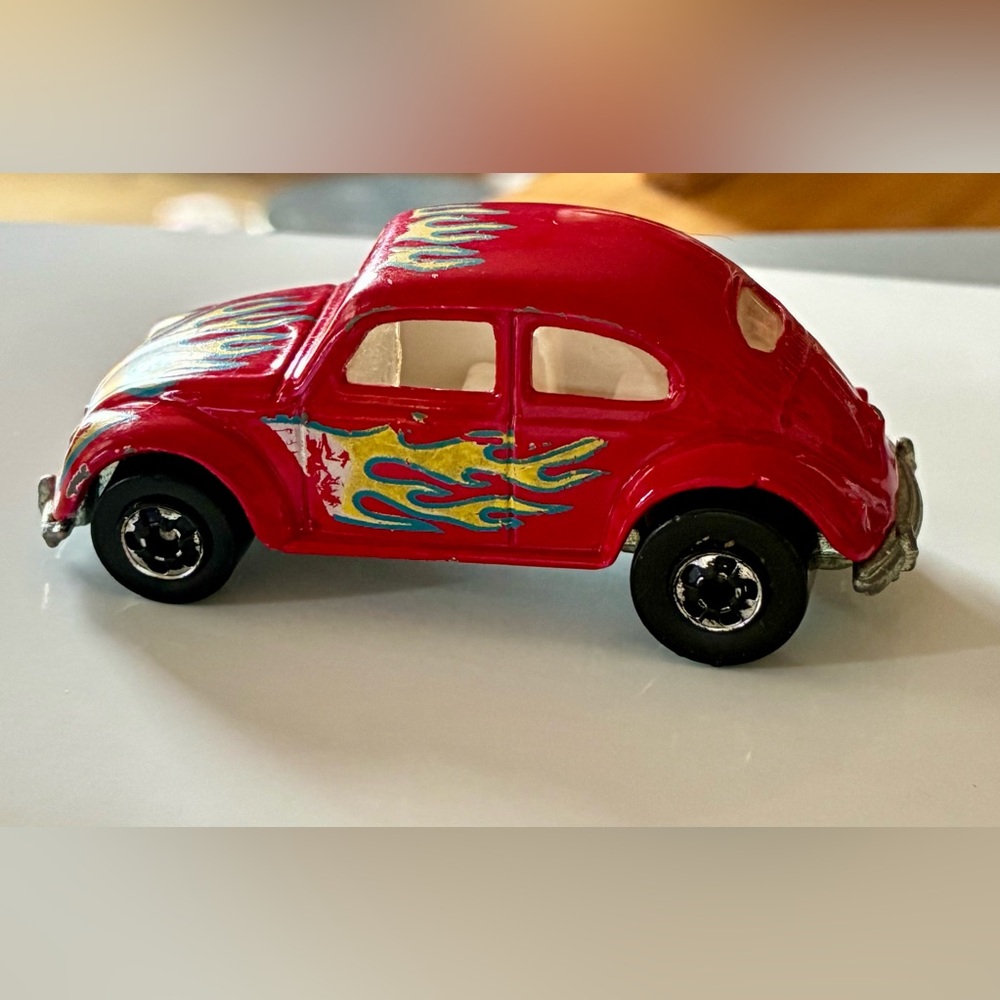 ๐ฅ Hot Wheels 1988 Cherry Red Hot Rod VW Beetle with Flame Design Vintage - Picture 2 of 6